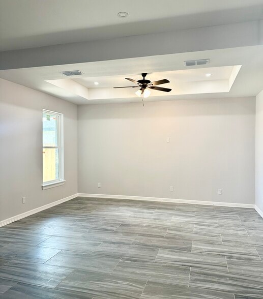 Building Photo - 1018 Escondido Ln E