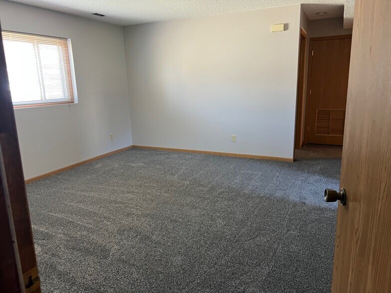 Building Photo - 2880 Eastbrook Dr