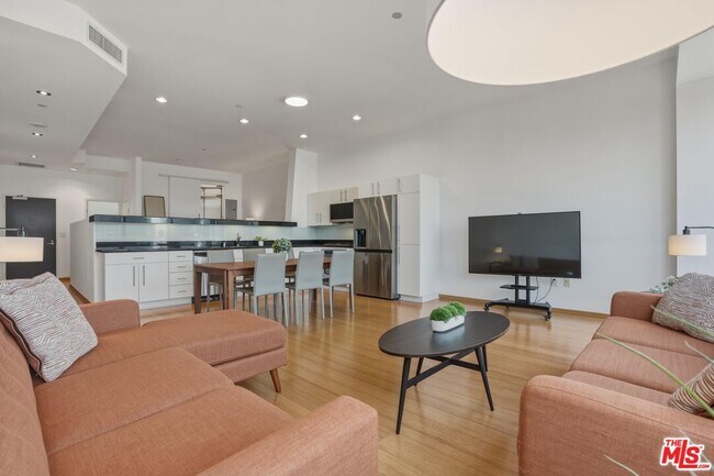 Building Photo - 1100 Wilshire Blvd