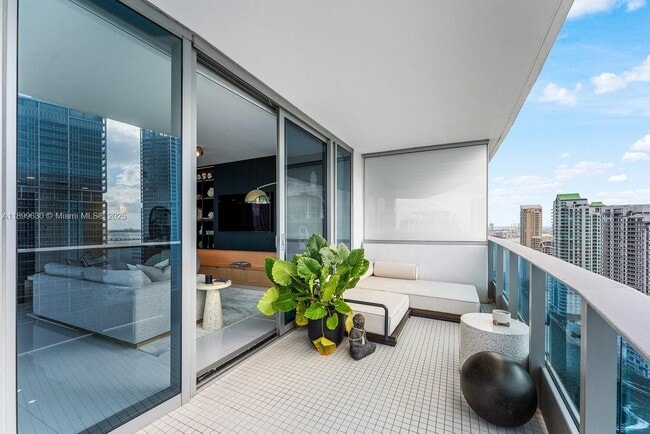 Building Photo - 200 Biscayne Blvd Way