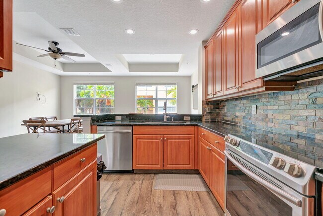 Building Photo - 2562 Gardens Pkwy