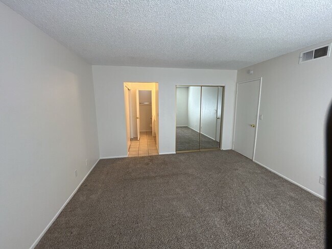 Building Photo - 2722 Kline Cir