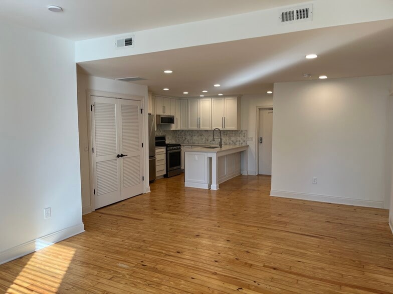 Carriage House Place 692 N High St Columbus OH 43215 Apartment Finder