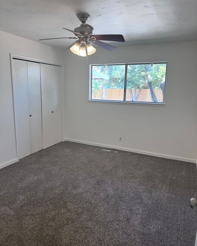 Building Photo - Spacious 3 Bedroom Fresno Home