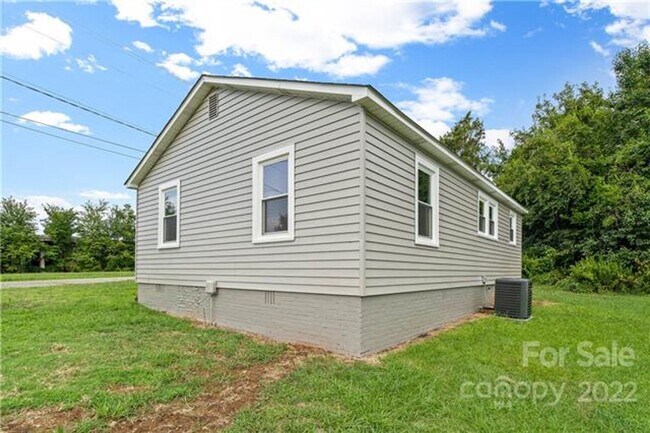 Building Photo - 2 Bedroom Home in Salisbury