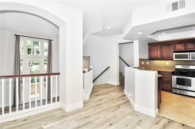 Building Photo - 165 Stepping Stone