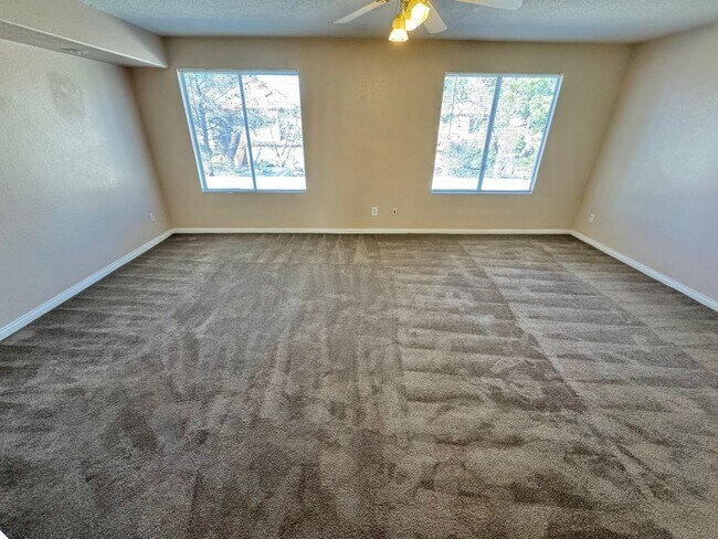 Building Photo - Charming home in a desirable Henderson neighborhood