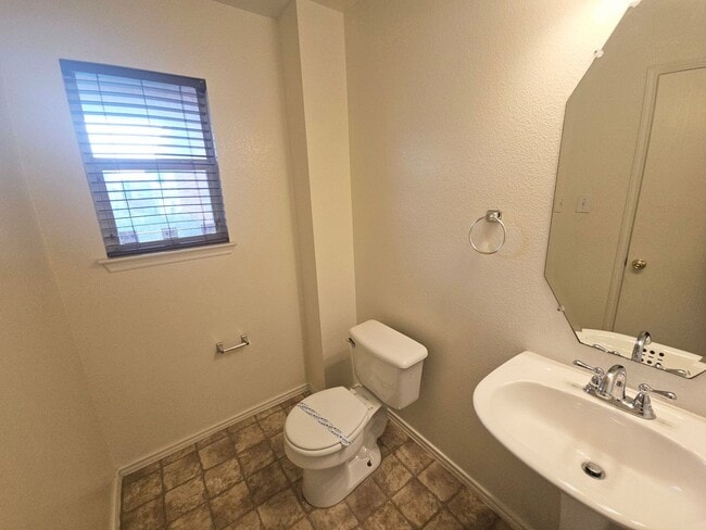 Building Photo - Beautiful 2 Story in Bedford Off Forest Ridge