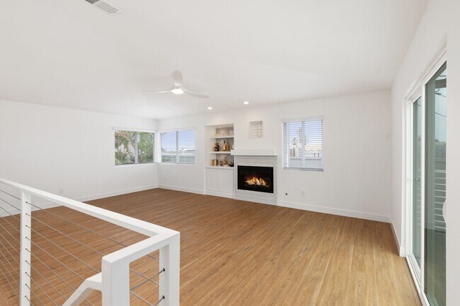 Building Photo - Luxurious Coastal Retreat with Stunning Oc...