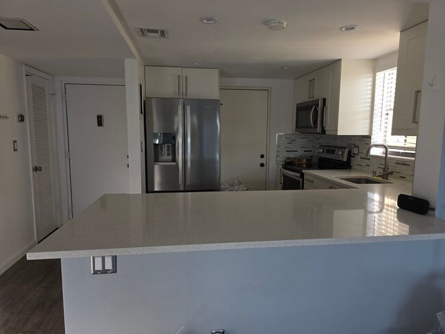 Building Photo - 2312 S Cypress Bend Dr