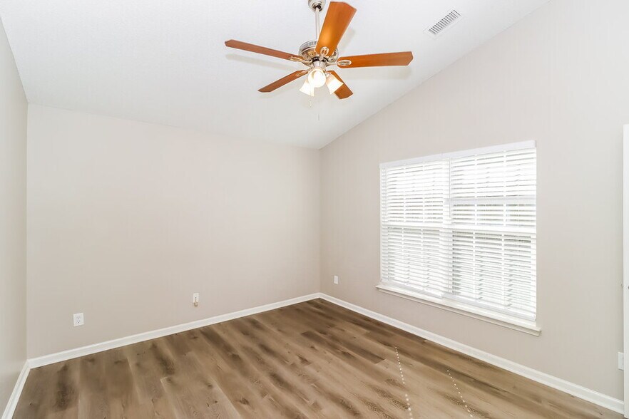 Building Photo - 135 Winborne Dr