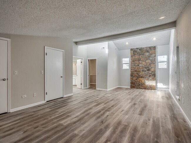 Building Photo - 6409 Miles Ln