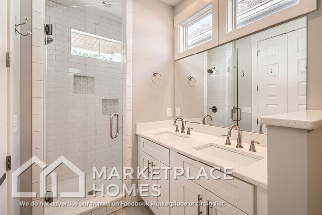 Building Photo - 1802 Porter Ave