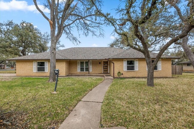 Primary Photo - 9005 Balcones Club Dr