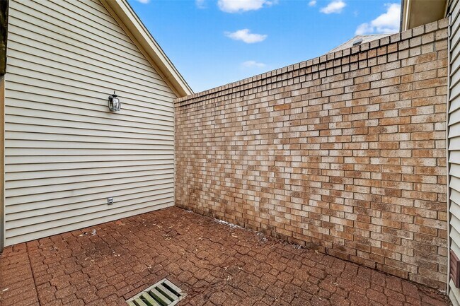 Building Photo - 2043 Park Grand Rd