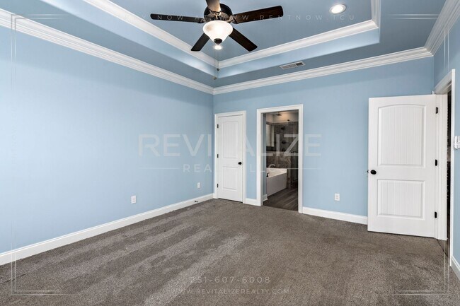 Building Photo - HALF-DEPOSIT SPECIAL! Stunning Luxury Home in Silverhill with Huge Diamond Shaped Backyard!