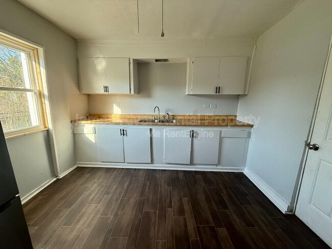 Building Photo - 900 Polk St