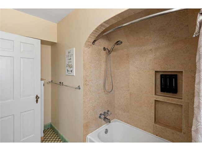 Building Photo - 2721 29th Ave NE