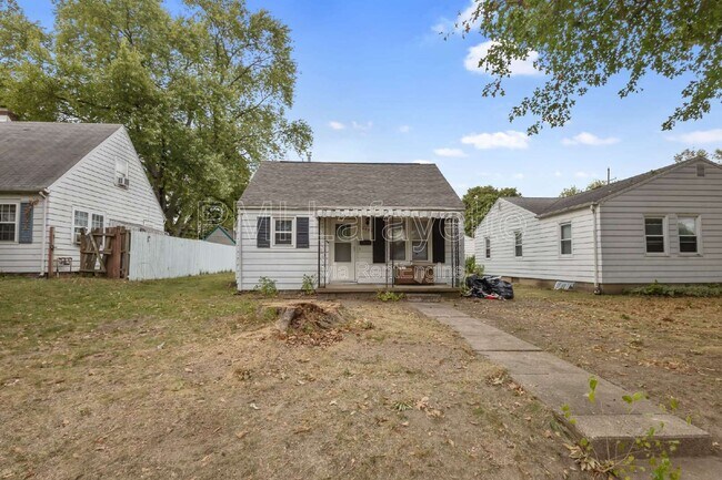 Building Photo - 2022 Charles St