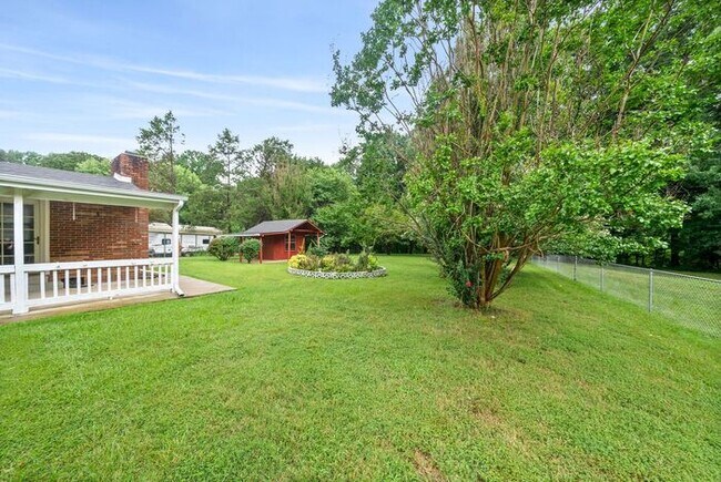 Building Photo - Ranch Style home Sango!