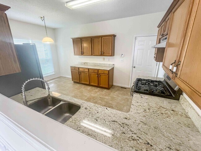 Building Photo - Alpharetta - 3BR - Finished Basement!