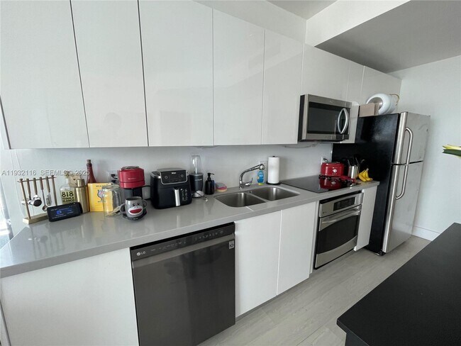 Building Photo - 90 SW 3rd St