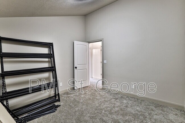 Building Photo - 2478 E Springs Dr