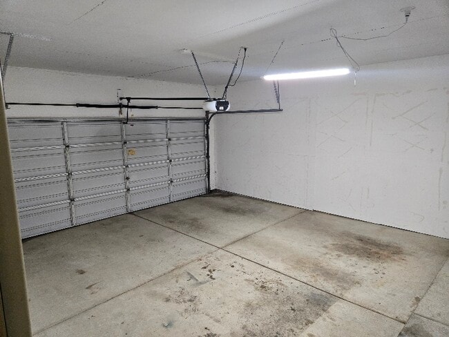 Building Photo - 15355 Windmill Ct