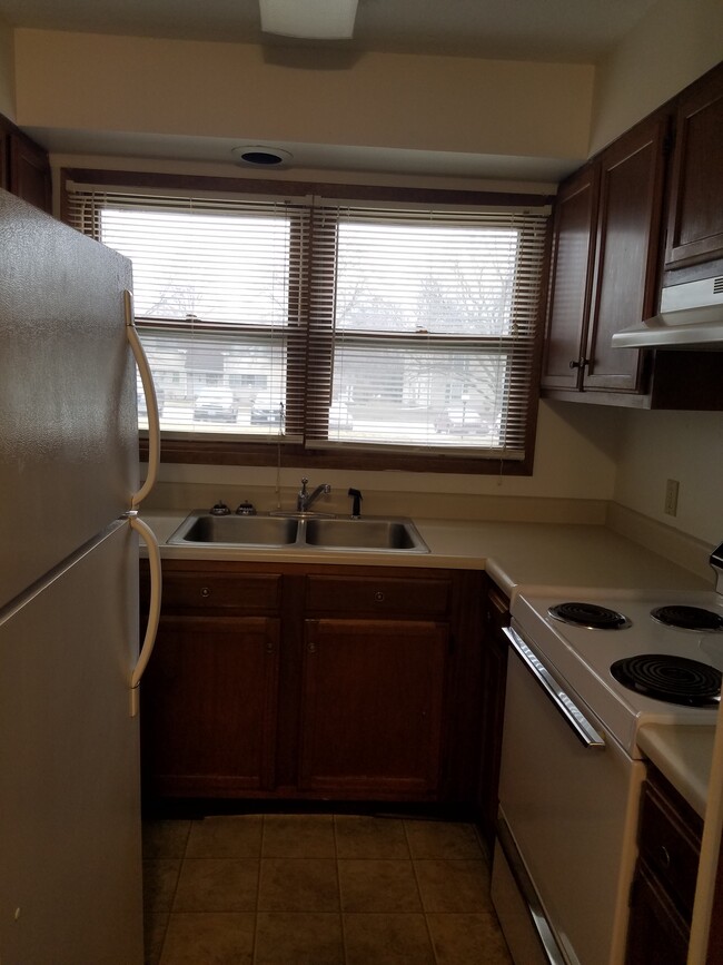 Building Photo - Brookside East Apartments