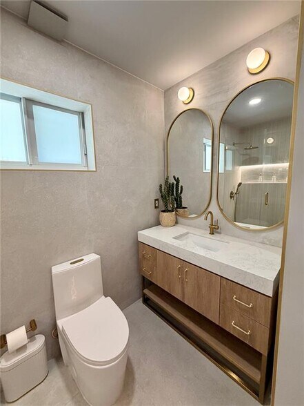 Building Photo - 2340 SW 42nd Way