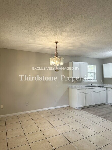 Building Photo - 2148 Baldwin St