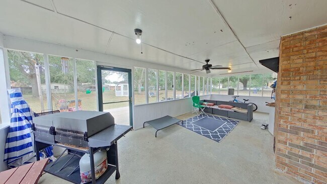 Building Photo - 3083 Skyline Dr