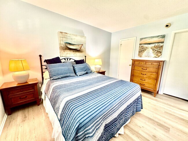 Building Photo - Fully Furnished 2 bedroom/ 2 bath with tranquil views in 55+ Community