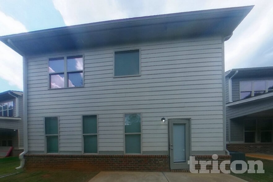 Building Photo - 142 Daisy Cir
