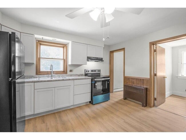 Building Photo - 857 Bradley Ave