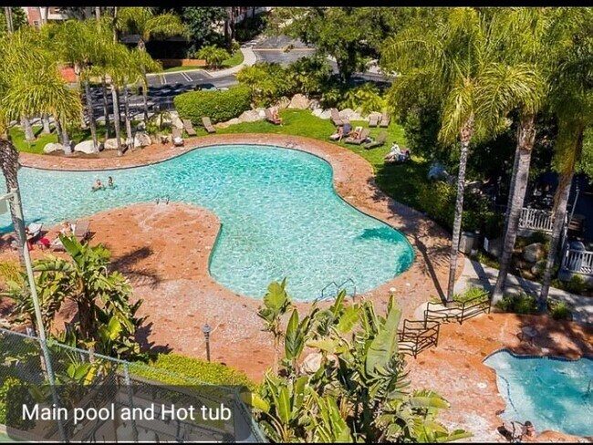 Building Photo - 5565 Canoga Ave