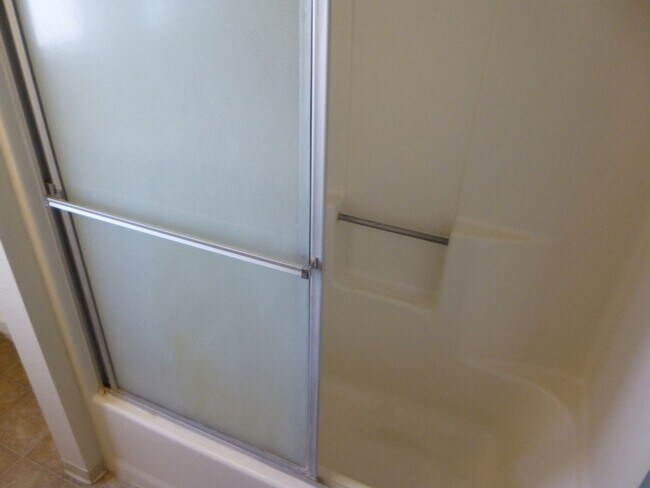 Building Photo - uni600