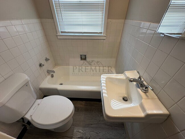 Building Photo - 107 S Arlington Ave