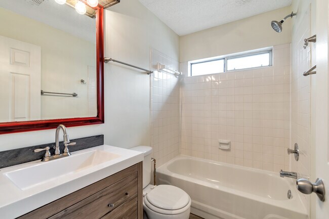 hall bath - 1254 Watercrest Cir