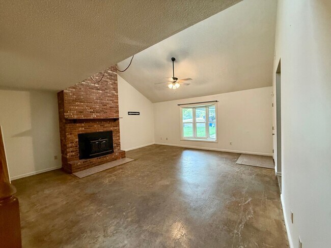 Building Photo - 1401 Elmdale Pl