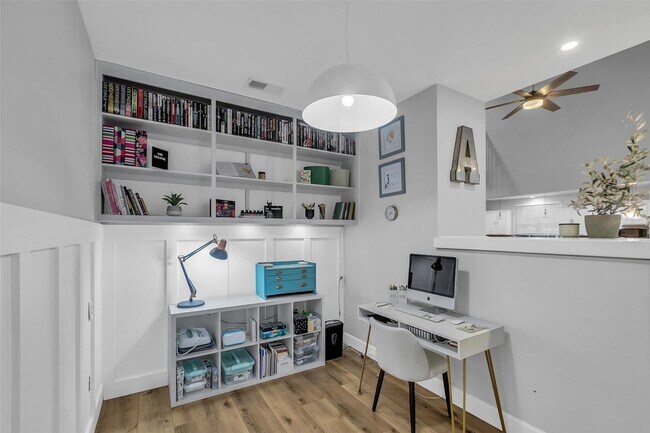 Building Photo - 211 Maple Path Pl