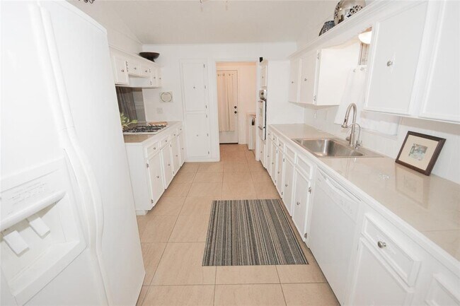 Building Photo - 10922 FM1764