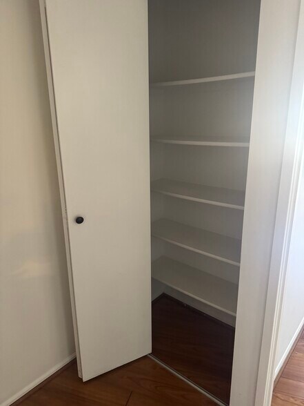 Building Photo - 1600 N Oak St