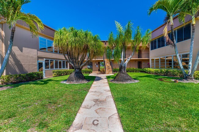 Building Photo - 137 Piedmont Way