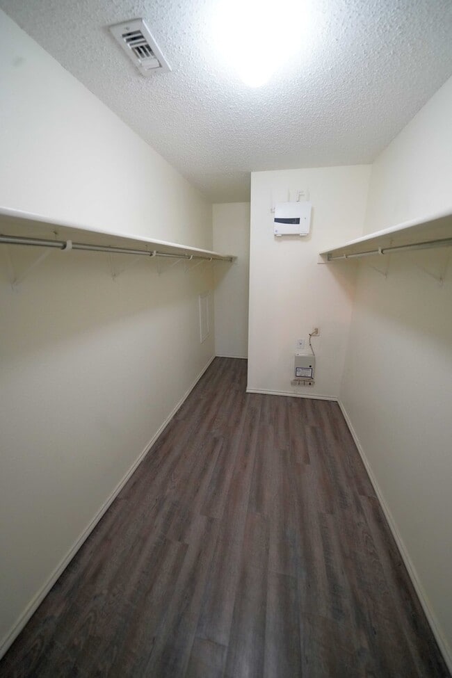 Building Photo - Updated Single Story in Schertz! Realtor Commission: $500