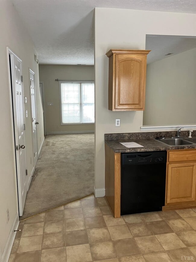 Building Photo - 1600 Wards Ferry Rd