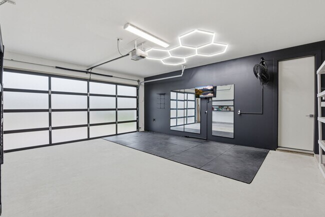 Building Photo - 1530 Primrose St