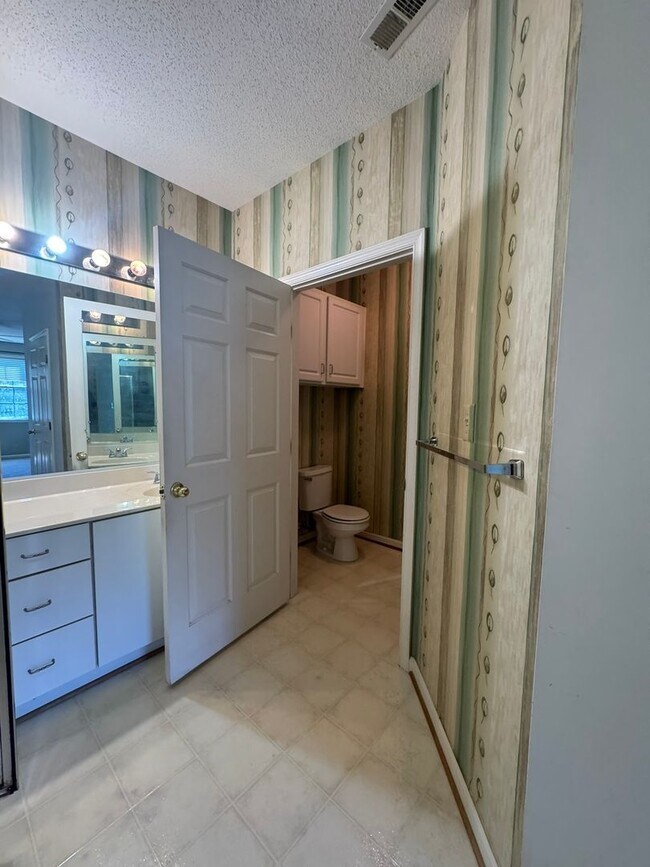 Building Photo - 125 Shoal Creek