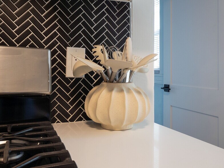 Building Photo - 1212 Broadway