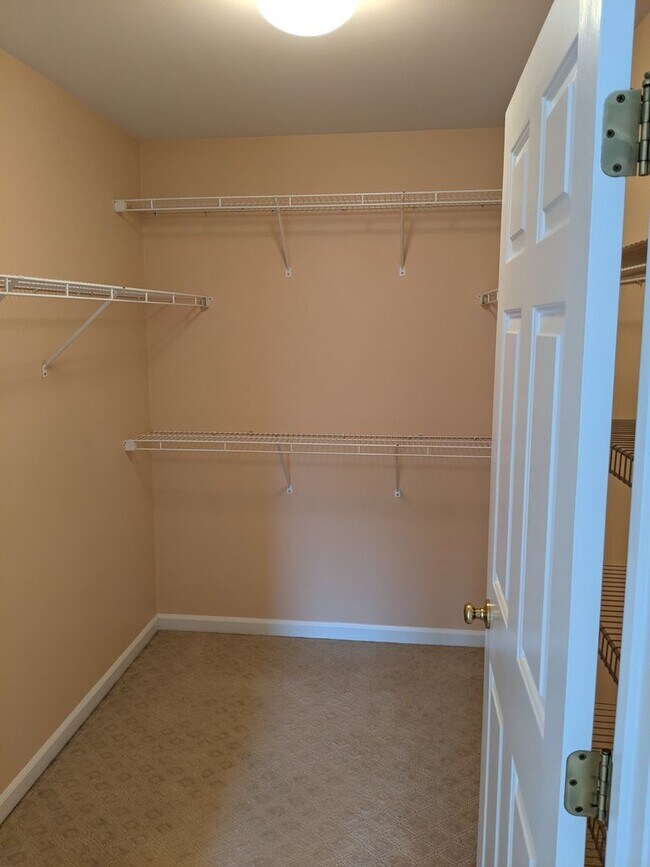 Building Photo - 403 McClellan Dr